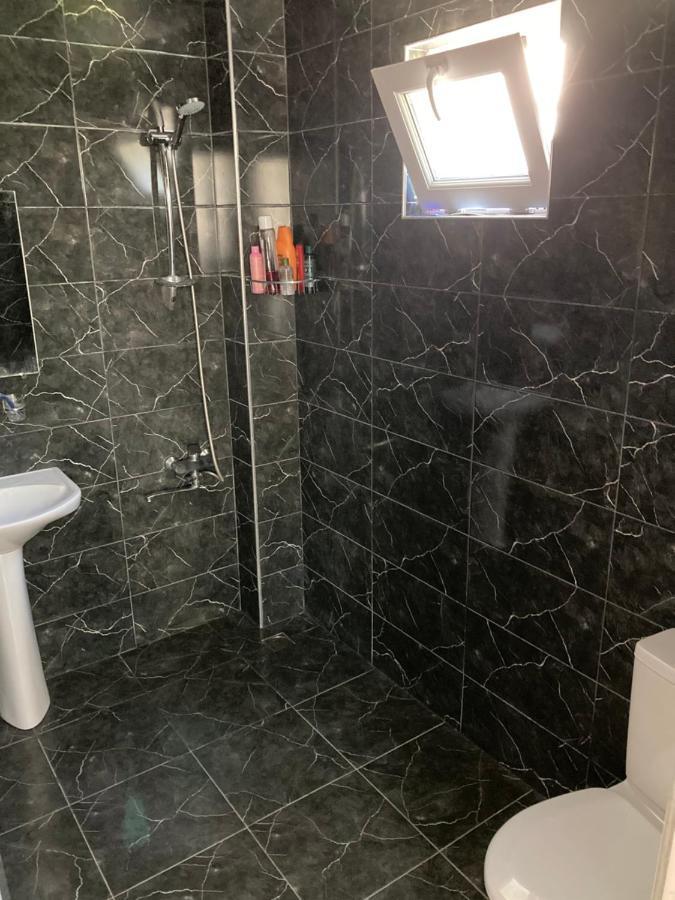 Guest House Maxim Makhinjauri Εξωτερικό φωτογραφία